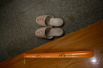 スリッパと靴ベラに書かれたミスターの背番号「3」