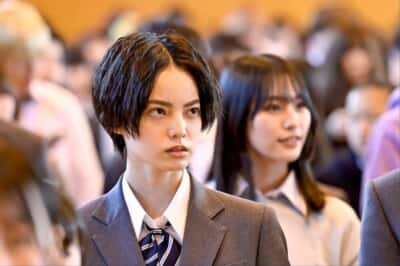 平手友梨奈演じる岩崎楓はバドミントンのトップ選手／日曜劇場『ドラゴン桜』（C）TBS
