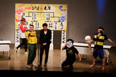 大喜利イベント「AUN」より。ナンチャンに扮する国崎、鬼太郎に扮する伊藤