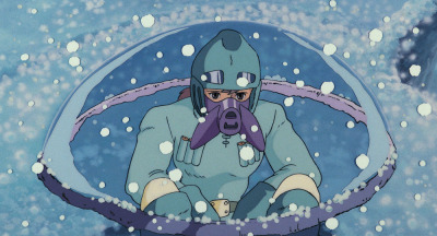 瘴気マスクを着けるナウシカ（スタジオジブリ公式サイトより　(C)1984 Studio Ghibli・H）