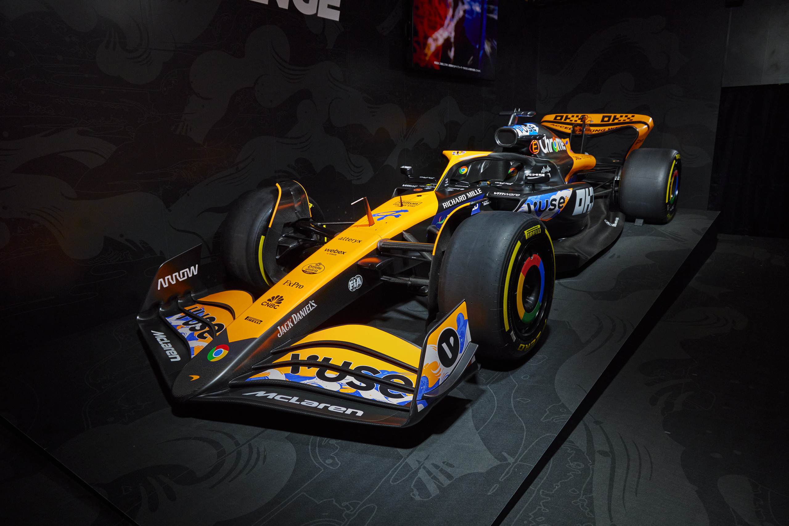 現代アーティストMILTZがF1マシンをデザイン、江戸文字を