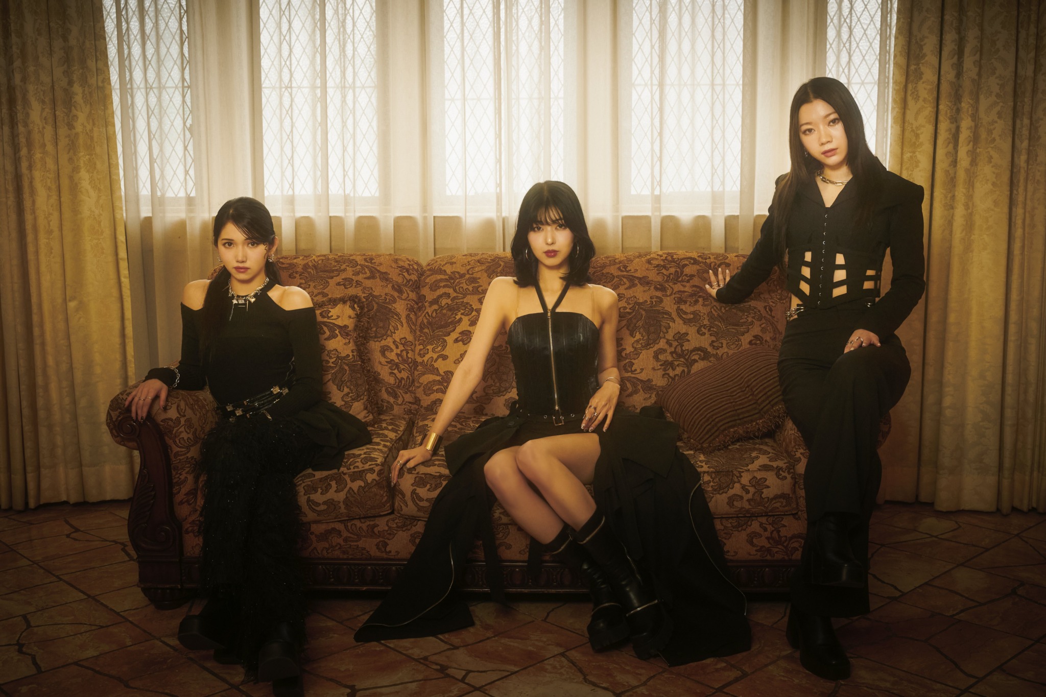 IS:SUEを作り上げた“原点”とは？「aikoがきっかけ」「アニメが大好き」影響を受けたカルチャーたち【『IS:SUE THE BEGINNING』場面写真あり】