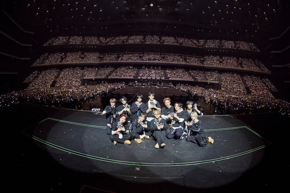 『2025 INI 3RD ARENA LIVE TOUR [XQUARE]』より （C）LAPONE ENTERTAINMENT