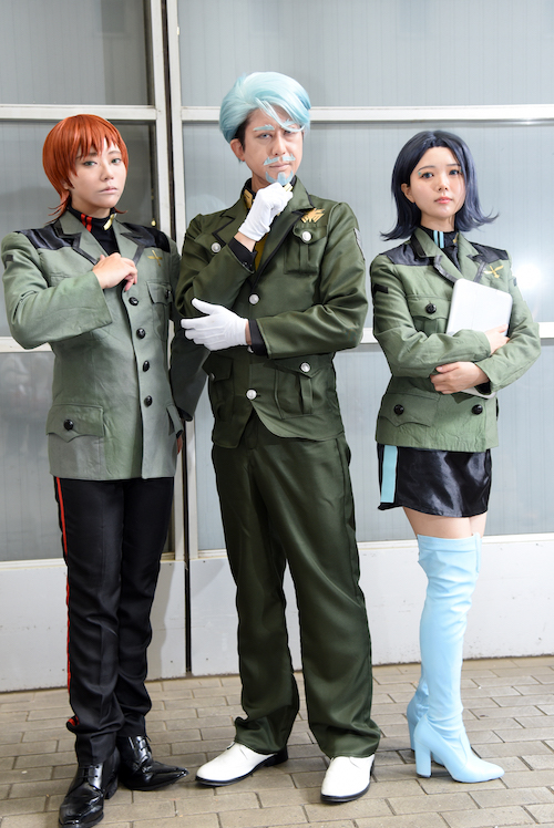 左より『機動戦士Gundam GQuuuuuuX』エグザべ・オリベ／縹（はなだ）さん、シャリア・ブル／TOMOZOさん、コモリ・ハーコート／トキワさん