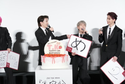 （左から）川西拓実、豆原一成 （C）2025「JO1 THE MOVIE『未完成』-Bon Voyage-」製作委員会