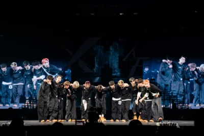 『2025 INI 3RD ARENA LIVE TOUR [XQUARE] 』より （C）LAPONE ENTERTAINMENT