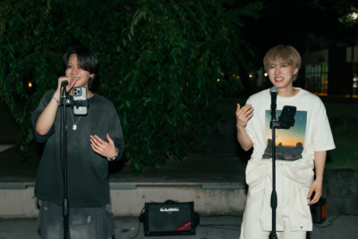 東京・隅田公園「そよ風 広場」にて8月7日に行われた路上ライブより（C）LAPONE ENTERTAINMENT　※「認可路上ライブartspot」を利用しての撮影
