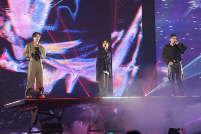 超特急アリーナツアー『BULLET TRAIN ARENA TOUR 2025 EVE』より（撮影＝米山三郎、笹森健一）