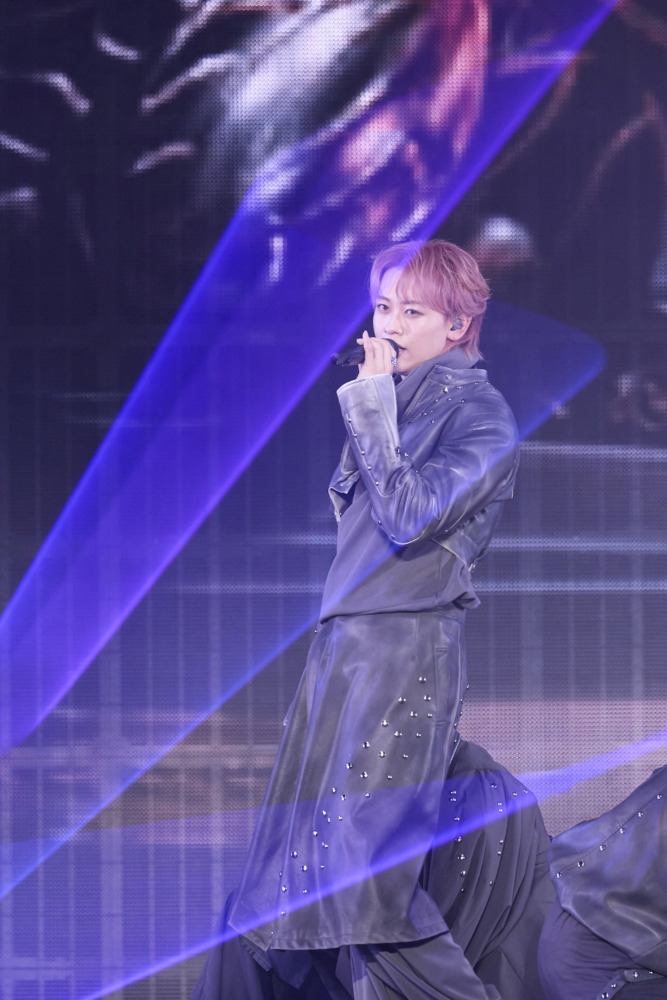 シューヤ／超特急アリーナツアー『BULLET TRAIN ARENA TOUR 2025 EVE』より（撮影＝米山三郎、笹森健一）