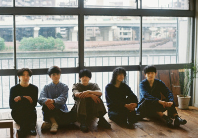 【イン・ザ・ライトブルー #1】えんぷてい“潜りながら哲学する” 彼らの音楽は永く蒼空を翔け、誰かの髪を優しく撫でる風だ。