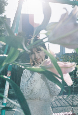 【イン・ザ・ライトブルー #2】藤﨑ゆみあ“強く柔らかく、世界を信じる”彼女が紡ぐこの世界への信頼