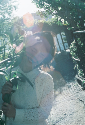 【イン・ザ・ライトブルー #2】藤﨑ゆみあ“強く柔らかく、世界を信じる”彼女が紡ぐこの世界への信頼