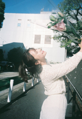 【イン・ザ・ライトブルー #2】藤﨑ゆみあ“強く柔らかく、世界を信じる”彼女が紡ぐこの世界への信頼