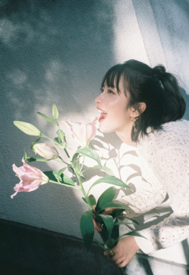 【イン・ザ・ライトブルー #2】藤﨑ゆみあ“強く柔らかく、世界を信じる”彼女が紡ぐこの世界への信頼