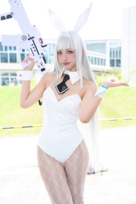 『勝利の女神：NIKKE』ブラン／七さん