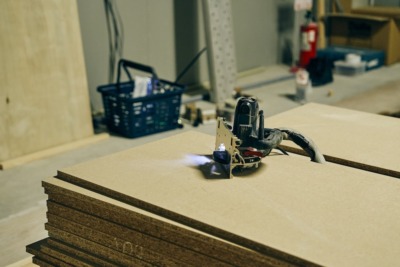 取材は開館準備の内装工事中のシネマリスで実施