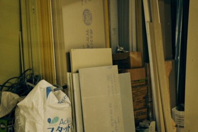 取材は開館準備の内装工事中のシネマリスで実施