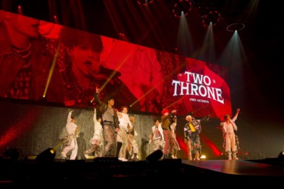 OWV／『OWV OCTPATH MASHUP LIVE 2025 TWO THRONE』2025年12月14日の公演より（撮影＝武田真和）