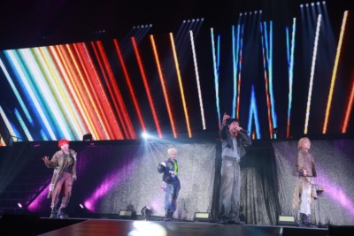 OWV／『OWV OCTPATH MASHUP LIVE 2025 TWO THRONE』2025年12月14日の公演より（撮影＝山口比佐夫）