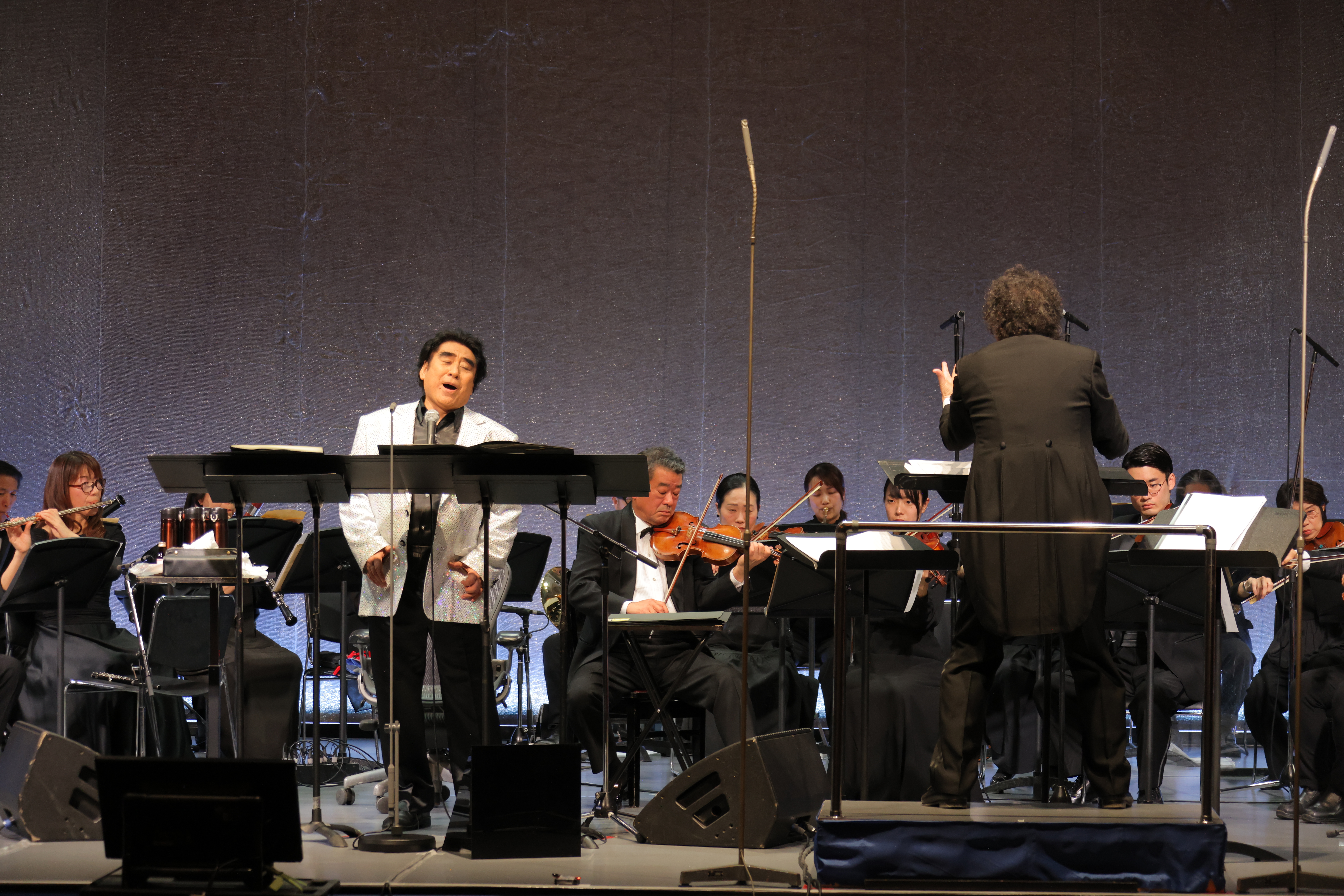 歌声のプレゼントにあふれる音楽愛を込めて『深見東州コンサート with