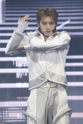 アロハ／『BULLET TRAIN ARENA TOUR 2025-2026 REAL?』より（撮影＝米山三郎、笹森健一）