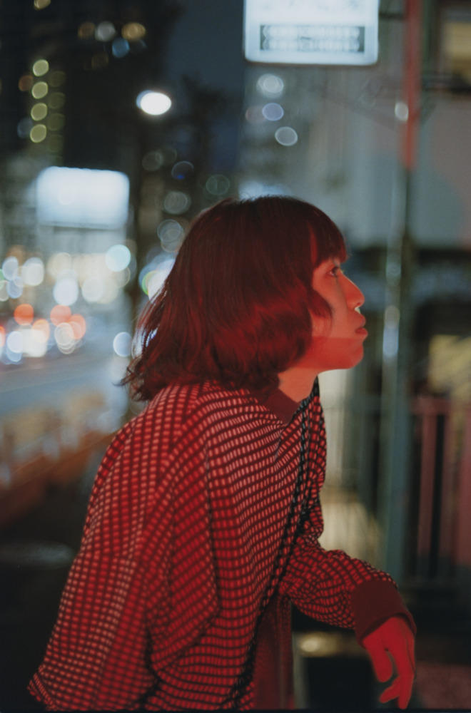 TOKYO世界“嫌いな人にも好かれたい”厭世観だけではない、心の柔らかいところに触れる優しさ【イン・ザ・ライトブルー#3】