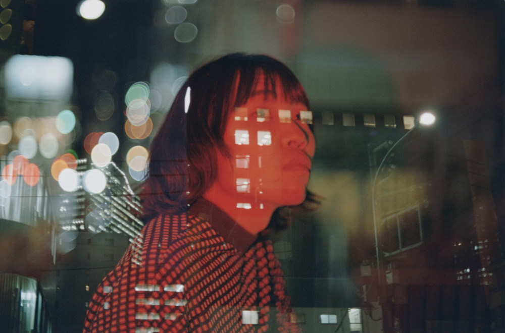 TOKYO世界“嫌いな人にも好かれたい”厭世観だけではない、心の柔らかいところに触れる優しさ【イン・ザ・ライトブルー#3】