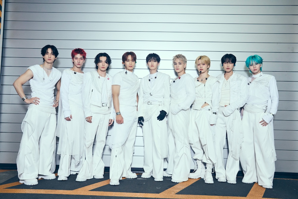 （左から）佐藤景瑚、金城碧海、川西拓実、與那城奨、白岩瑠姫、豆原一成、木全翔也、河野純喜、川尻蓮