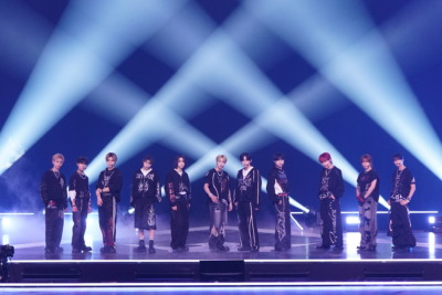 「BORN TO BE」
