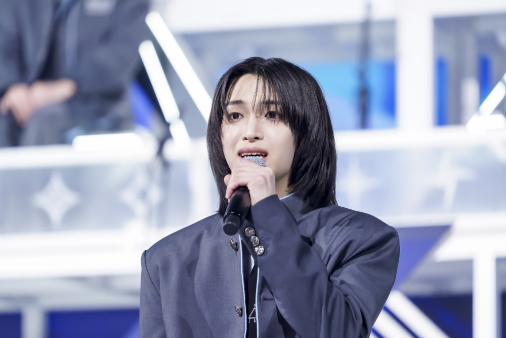 透明感のある歌声を待つ最年長KEITO（小野慶人）（C）PRODUCE 101 JAPAN 新世界